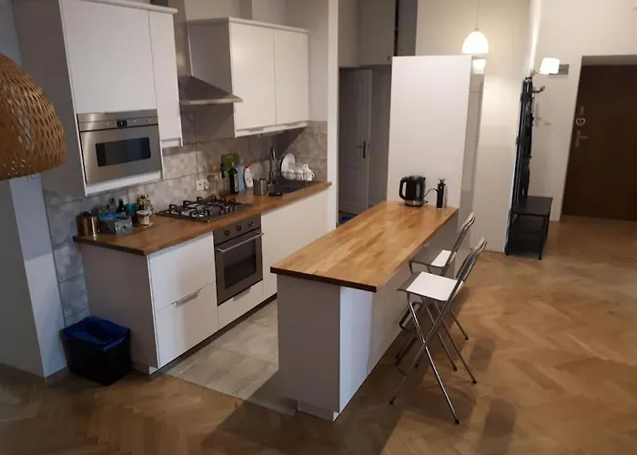 Centrally Located Apartment With 4 Bedrooms Garbarska