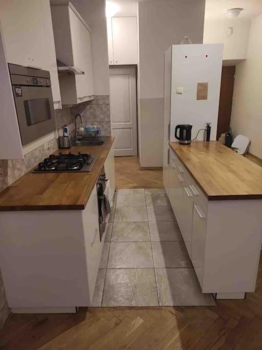 Centrally Located With 4 Bedrooms Garbarska Leilighet Krasków